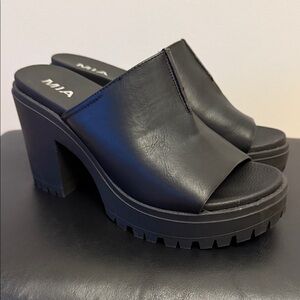MIA Black Chunky Heel Mules